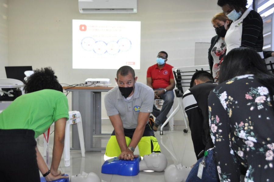 Colaboradores de la OMSA reciben formación básica sobre primeros auxilios
