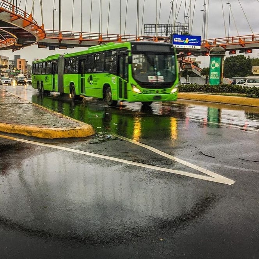 Radhamés González dispone al COE autobuses OMSA para traslado de personas a los albergues